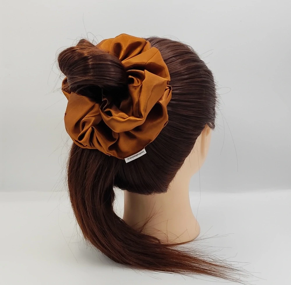 Saténová Scrunchie gumička bronzová XXL