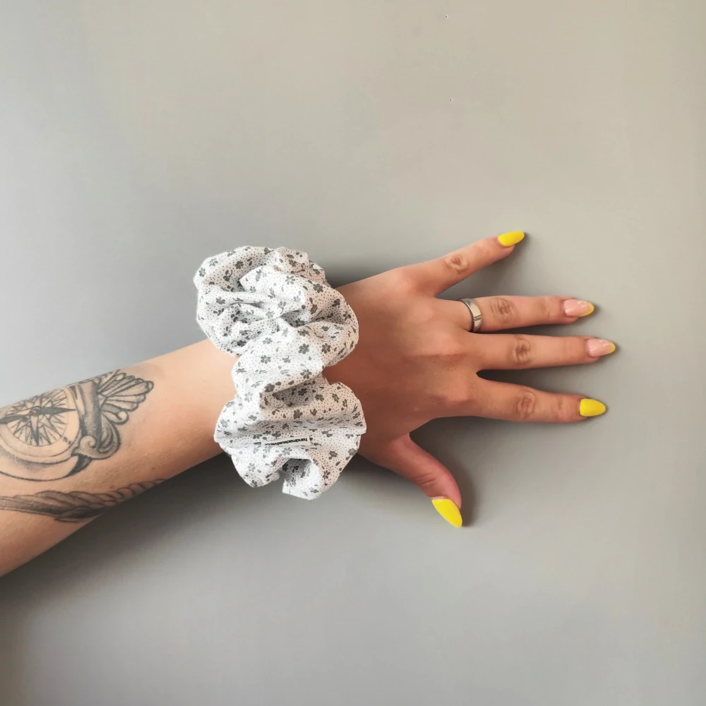 Bavlněná Scrunchie gumička kvítky XXL