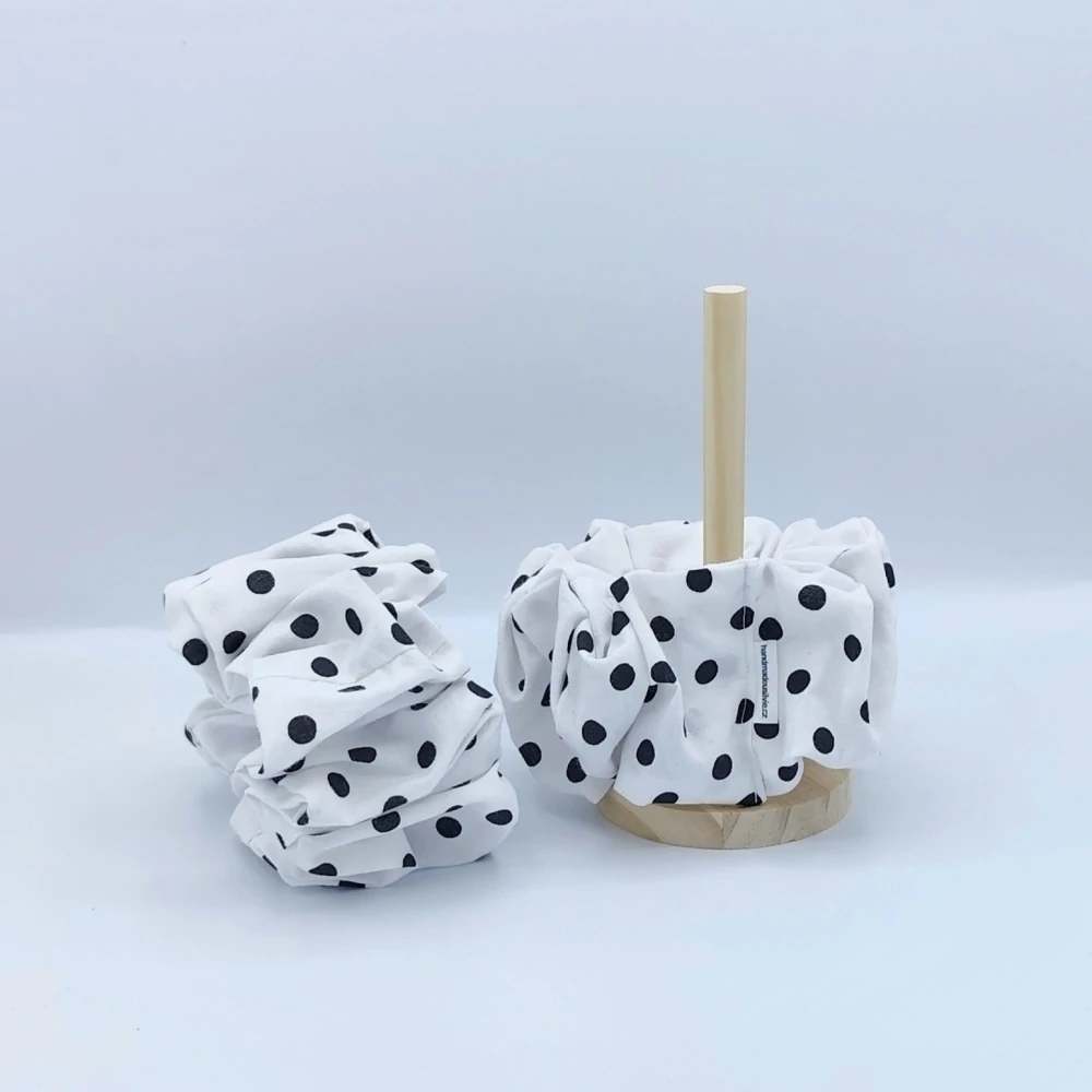 Bavlněná Scrunchie gumička černý puntík XXL
