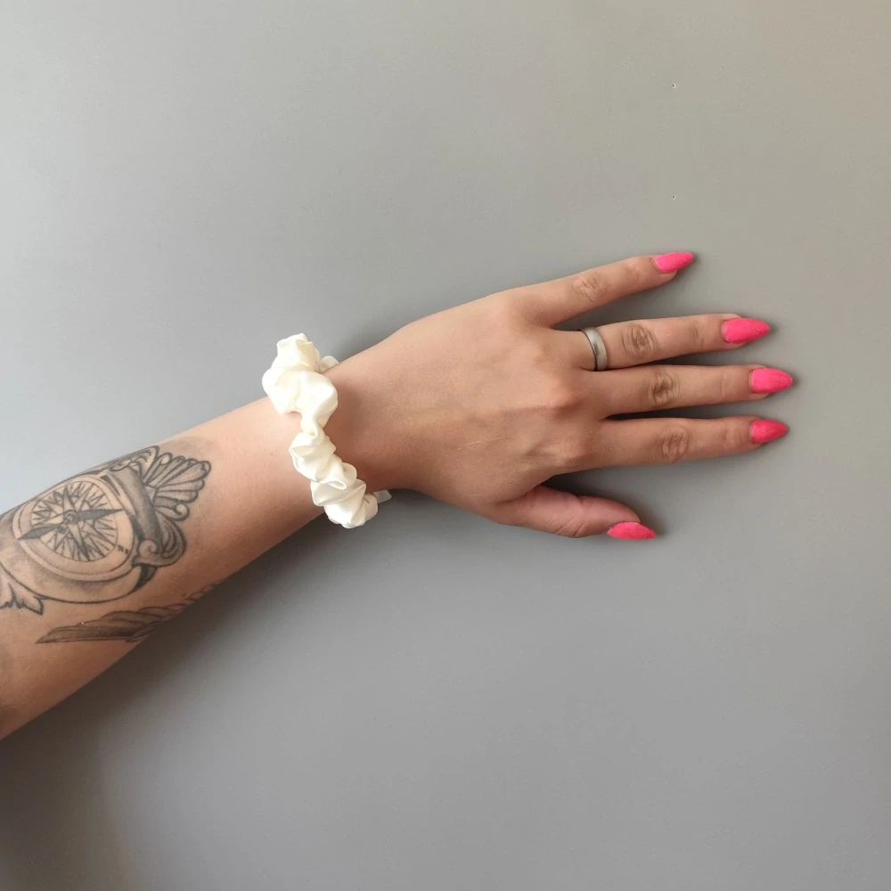 Saténová Scrunchie gumička smetanová S