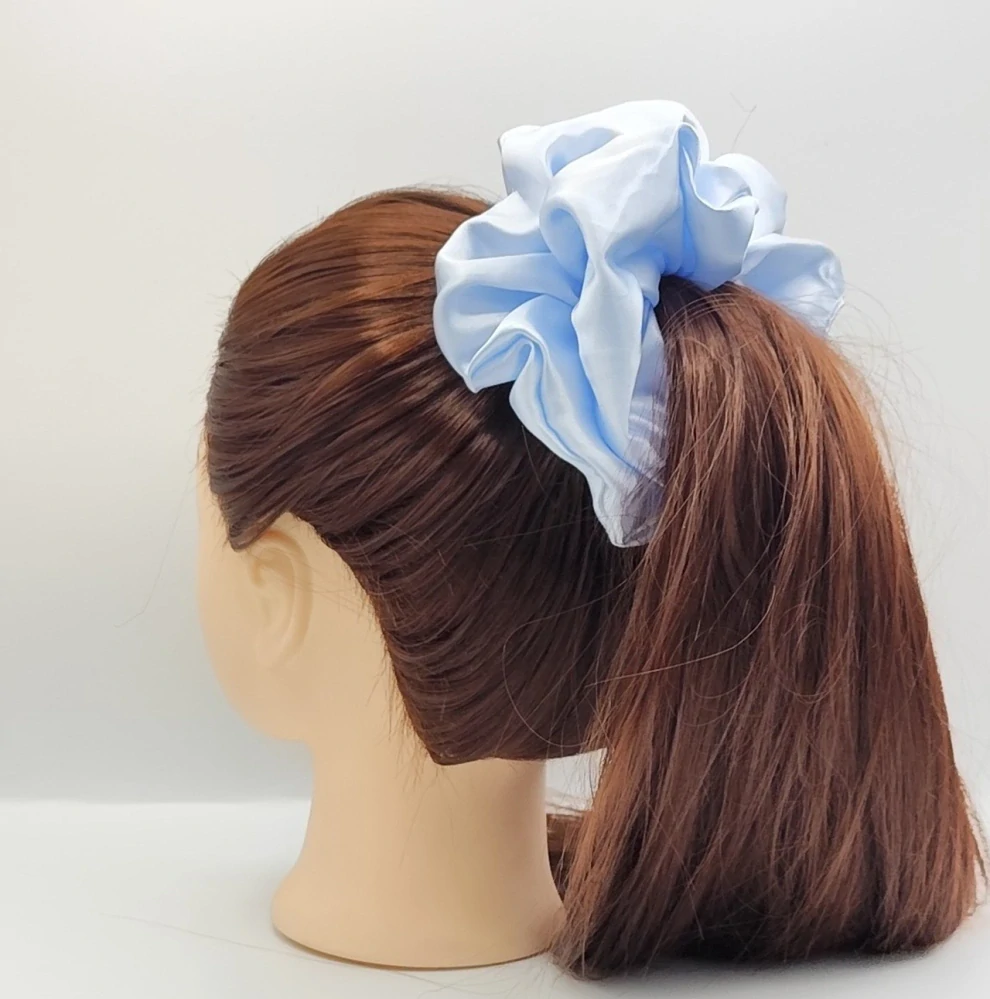 Saténová Scrunchie gumička sv. modrá XXL