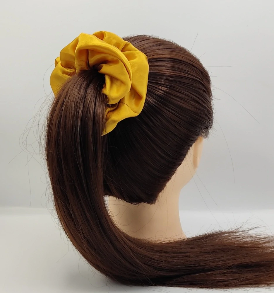 Saténová Scrunchie gumička zlatá XL