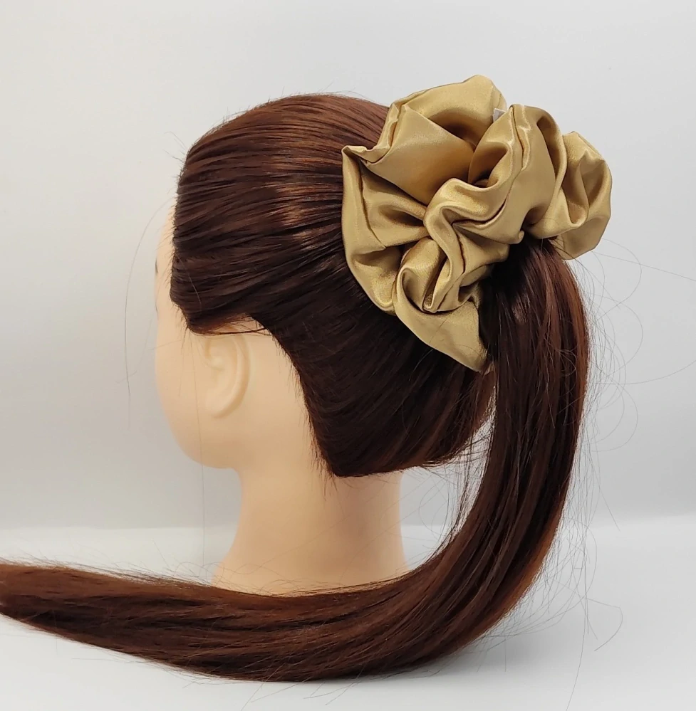 Saténová Scrunchie gumička camel XXL