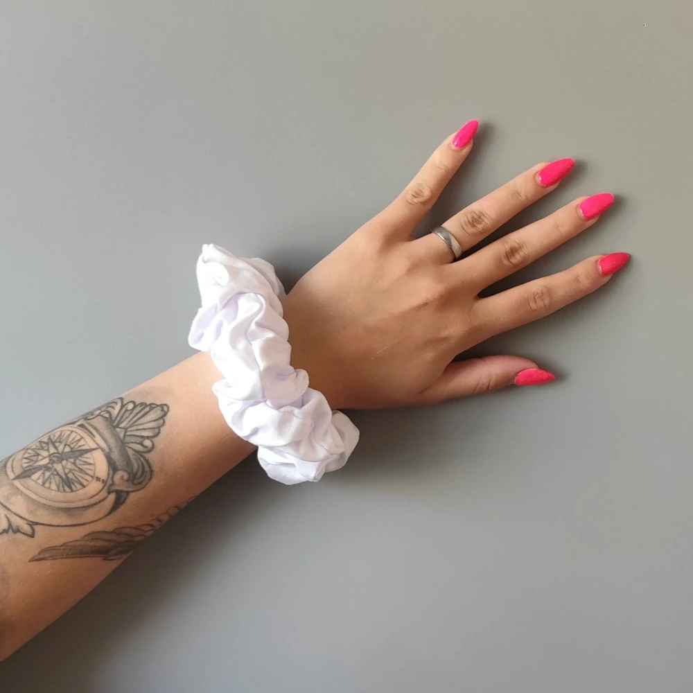 Scrunchie gumička bílá XXL