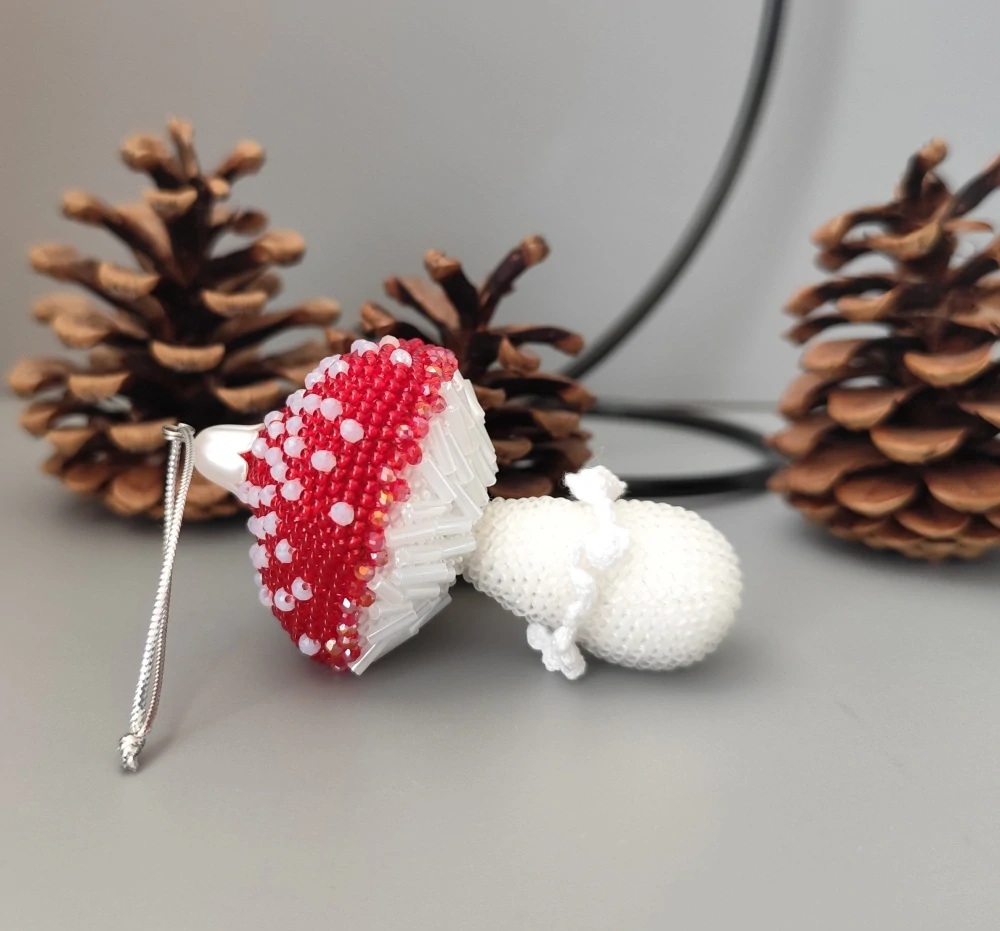 Muchomůrka z korálků - 8 x 5 cm 