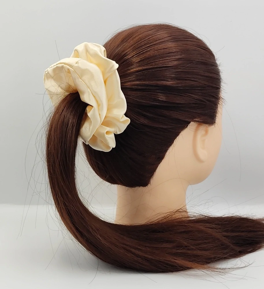 Saténová Scrunchie gumička champagne XL
