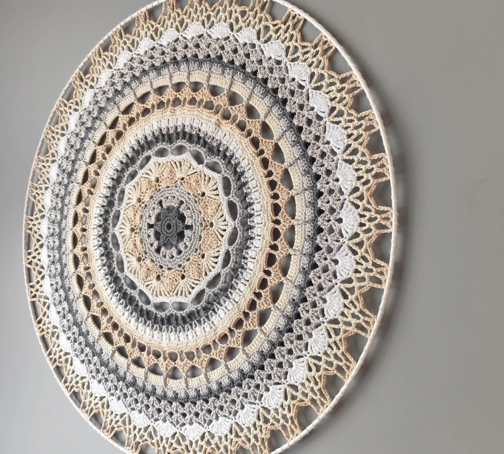 Háčkovaná Mandala - Béžově šedá 50 cm