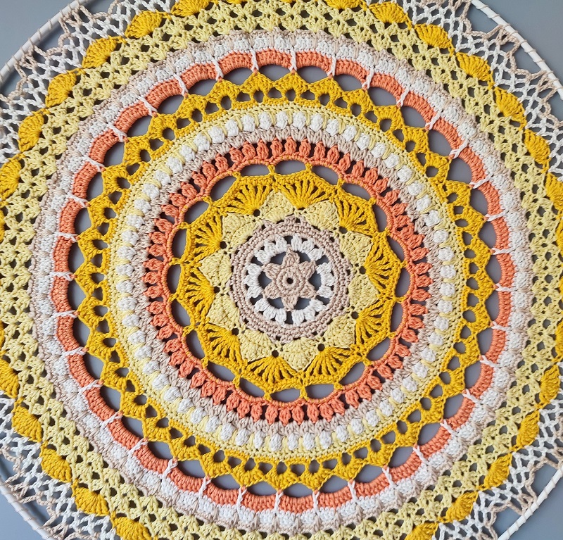 Háčkovaná Mandala - Žlutá 50 cm