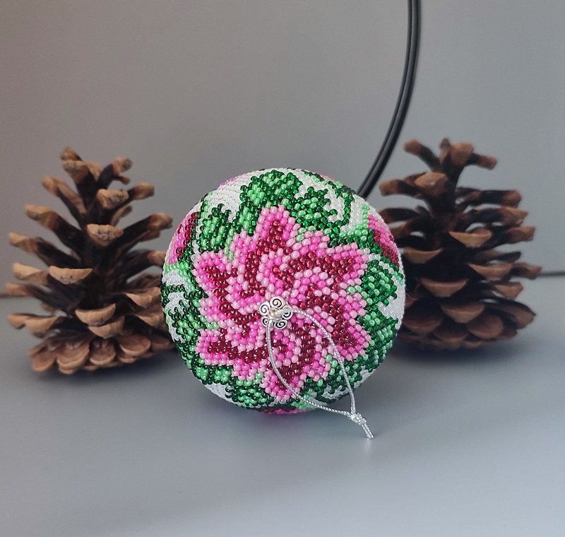 Baňka z korálků - s poupaty 7 cm