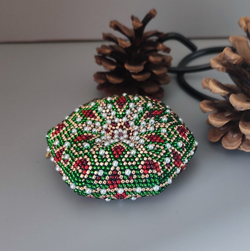 Šestiúhelník z korálků - zelený - průměr 8 cm