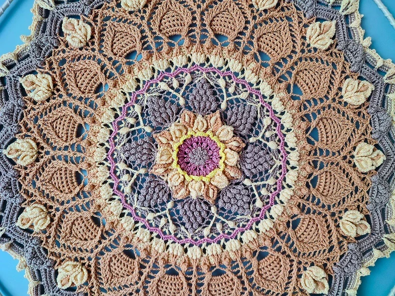 Háčkovaná Mandala podzimní - průměr 50 cm