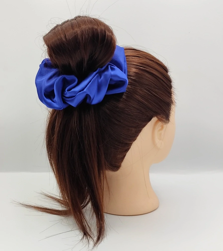 Saténová Scrunchie gumička modrá XXL