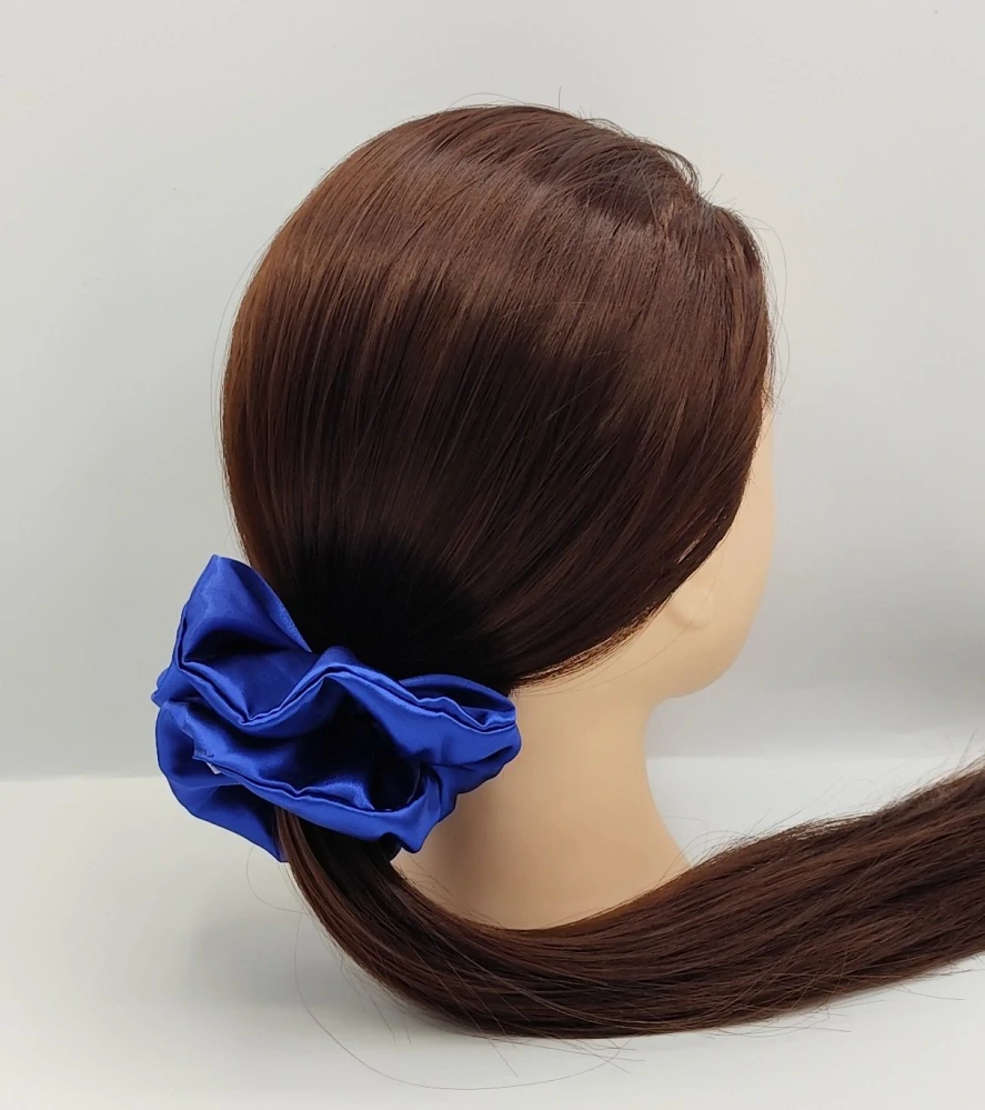 Saténová Scrunchie gumička modrá XL