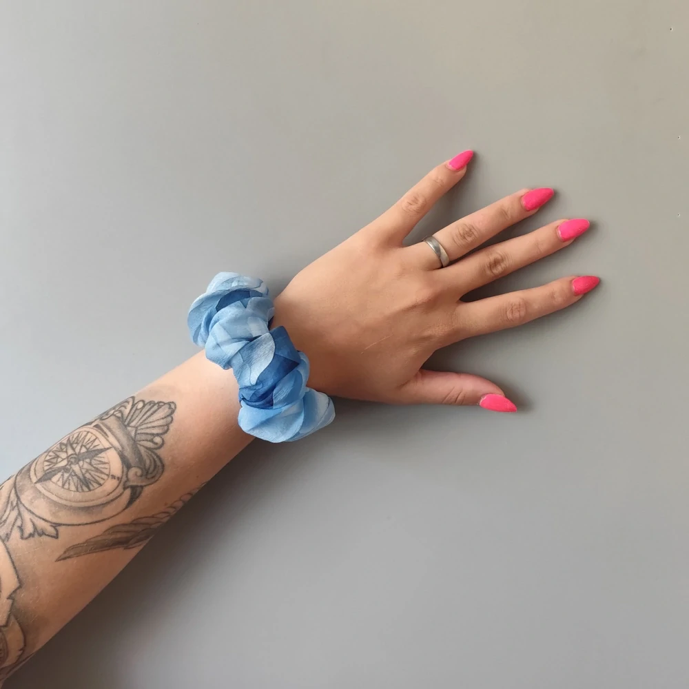 Scrunchie gumička Nebeská L