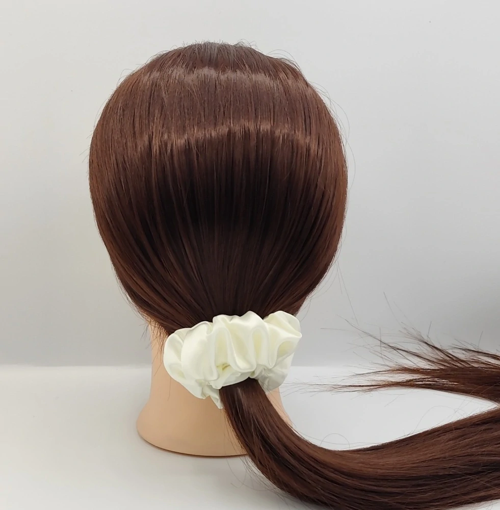 Saténová Scrunchie gumička smetanová L 