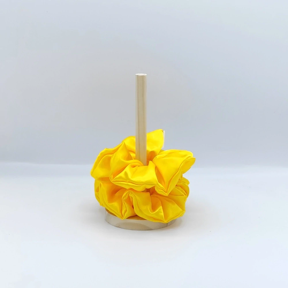 Saténová Scrunchie gumička žlutá L - klasik