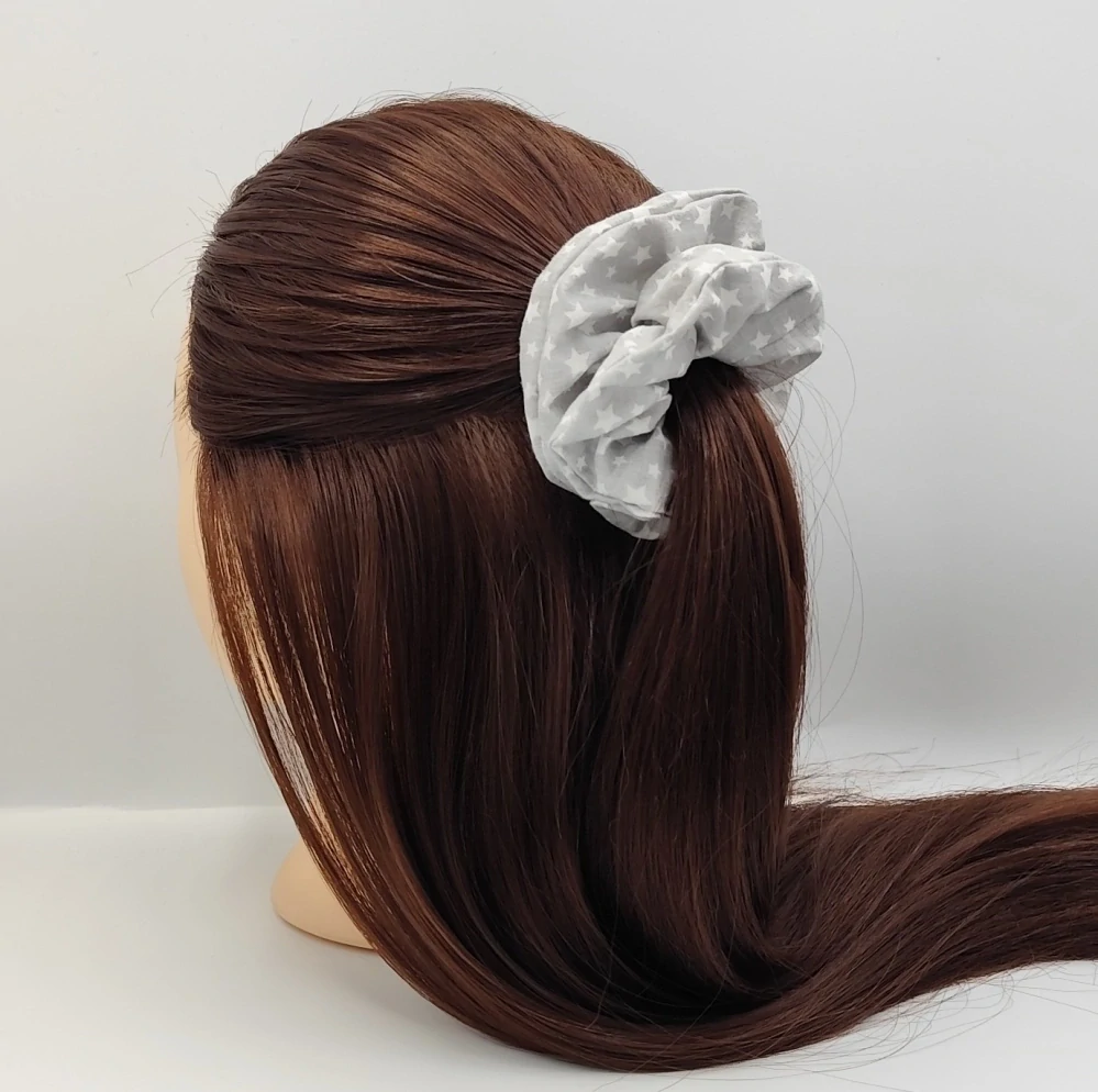 Bavlněná Scrunchie gumička bílé hvězdy L - klasik