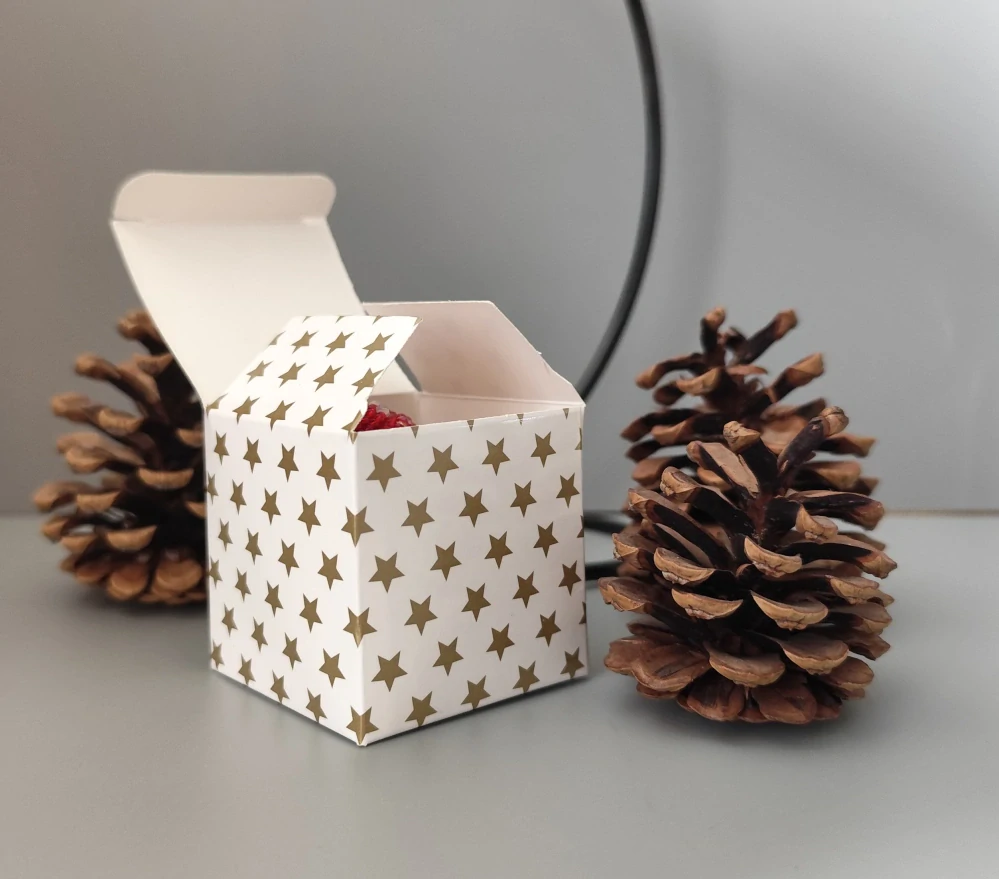 Muchomůrka z korálků - 8 x 5 cm 