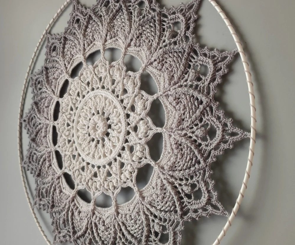 Mandala Béžově šedá hvězda - průměr 45 cm
