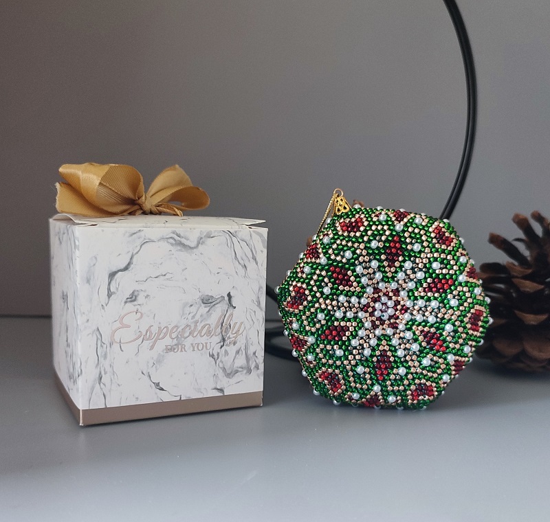 Šestiúhelník z korálků - zelený - průměr 8 cm